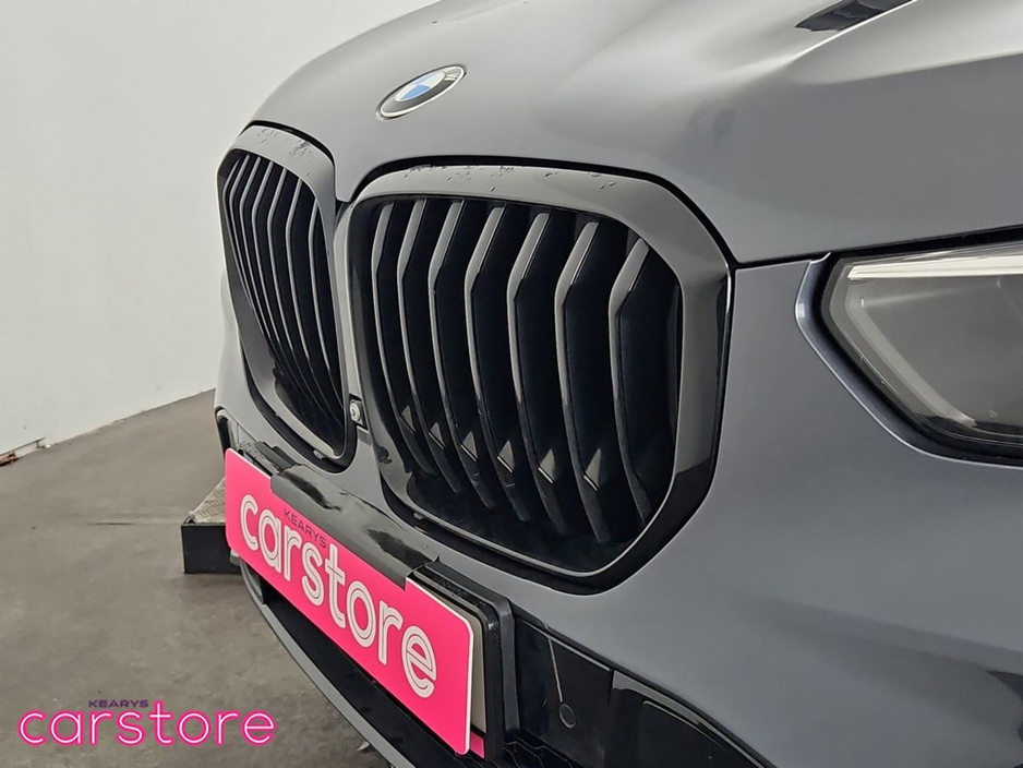 2020 BMW X5 - image 18