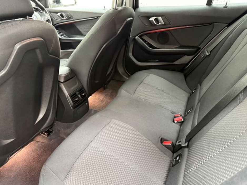 2020 BMW 1 Series - image 25