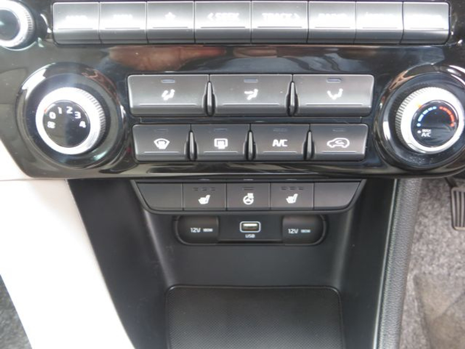 2021 Kia Sportage - image 21