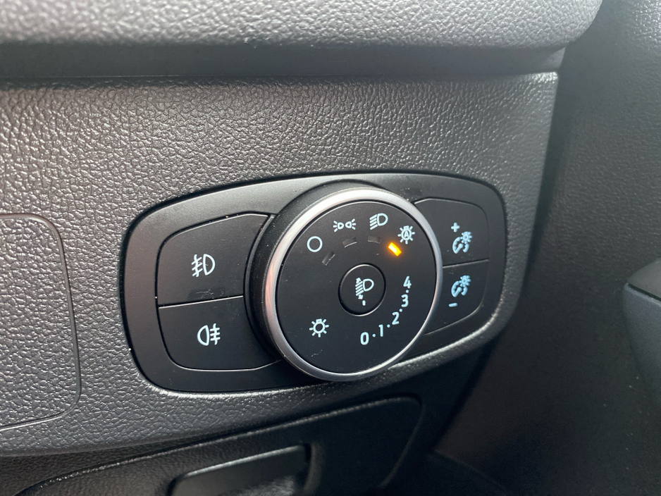 2019 Ford Focus - image 13