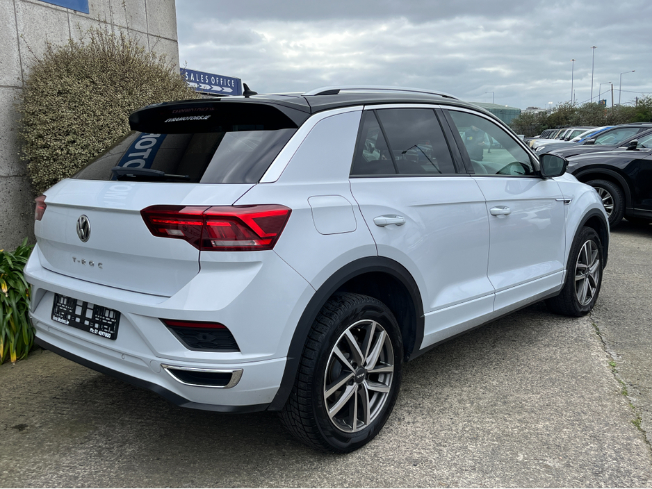 2021 Volkswagen T-Roc - image 4