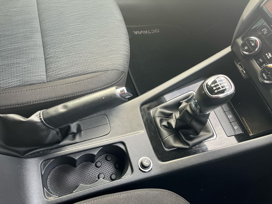 2021 Skoda Octavia - image 20
