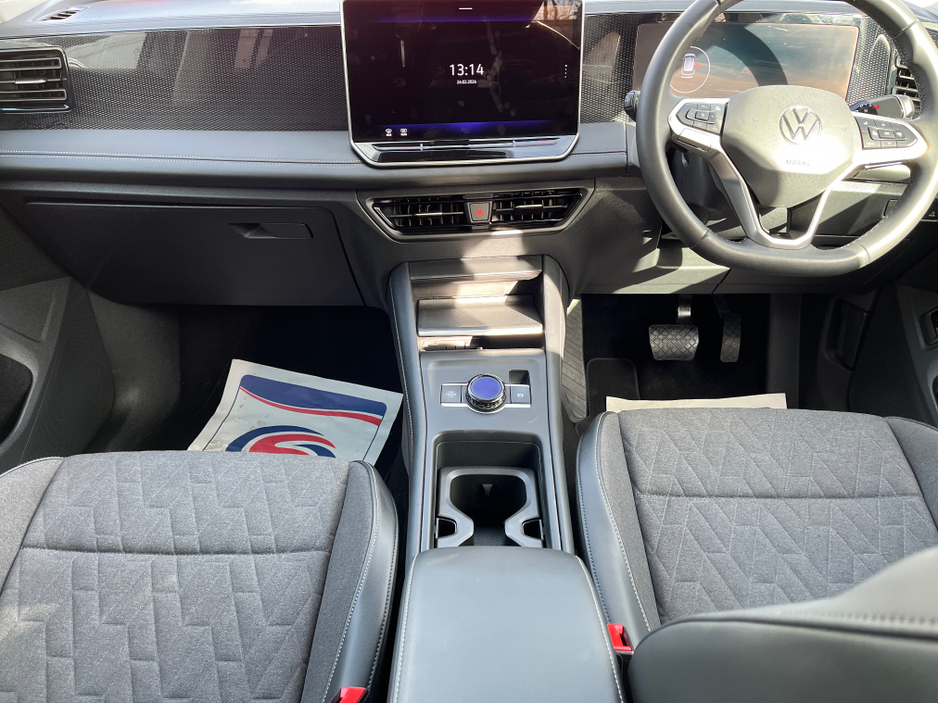 2024 Volkswagen Tiguan - image 5