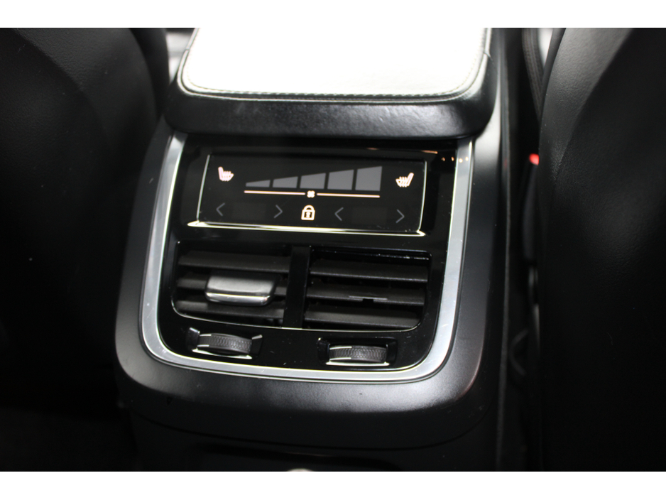 2019 Volvo XC90 - image 10