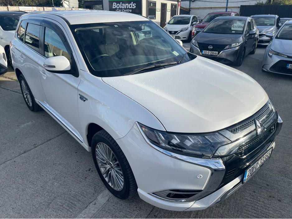 2020 Mitsubishi Outlander HYBRID 2.4 PHEV AUTOMATIC 5DR MODEL  www.bolandscarcentre.ie €22,900
