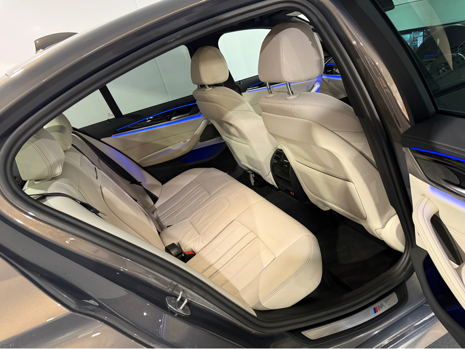 2023 BMW 5 Series - image 4