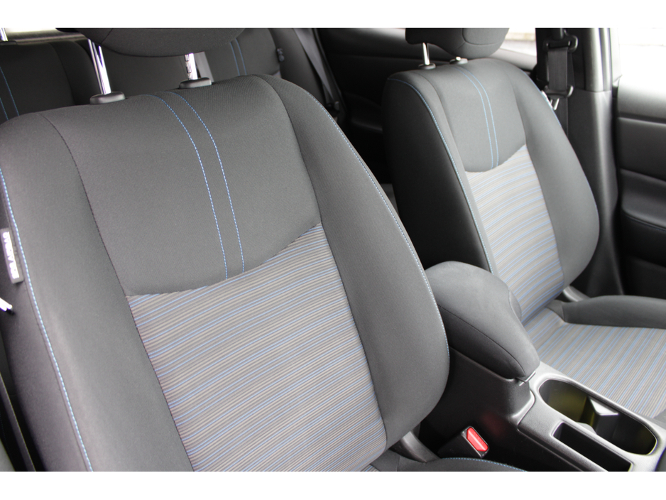 2022 Nissan Leaf - image 10