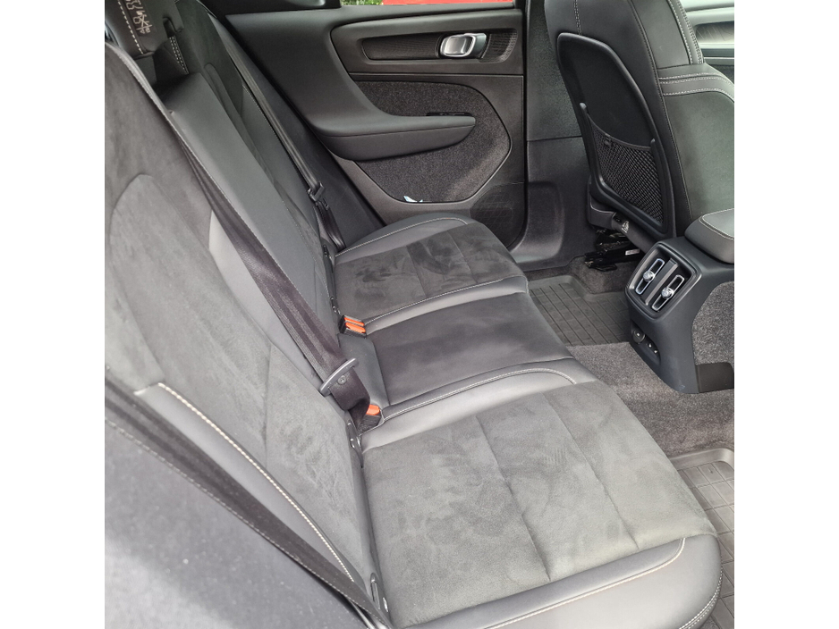 2023 Volvo XC40  €34,950