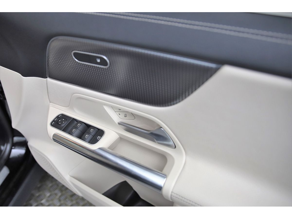 2022 Mercedes-Benz EQA EQA 250 *LOW MILEAGE*BEIGE LEATHER* €30,690