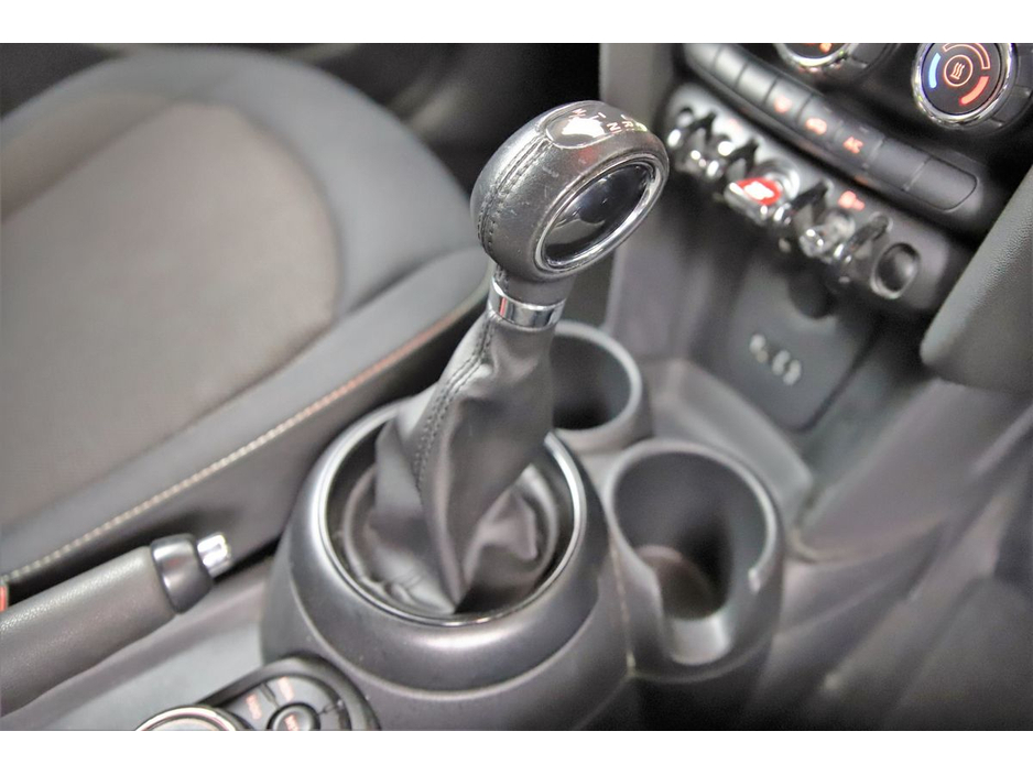 2016 MINI Hatch - image 23