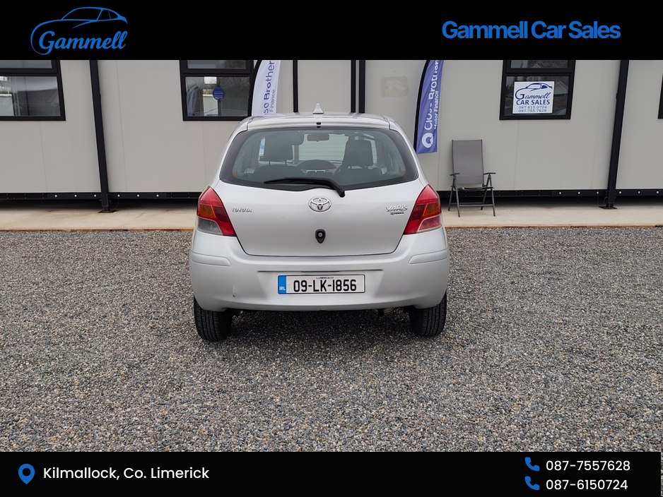 2009 Toyota Yaris - image 2