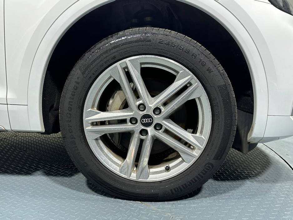 2021 Audi Q5 TFSi E S Line Quattro €39,900