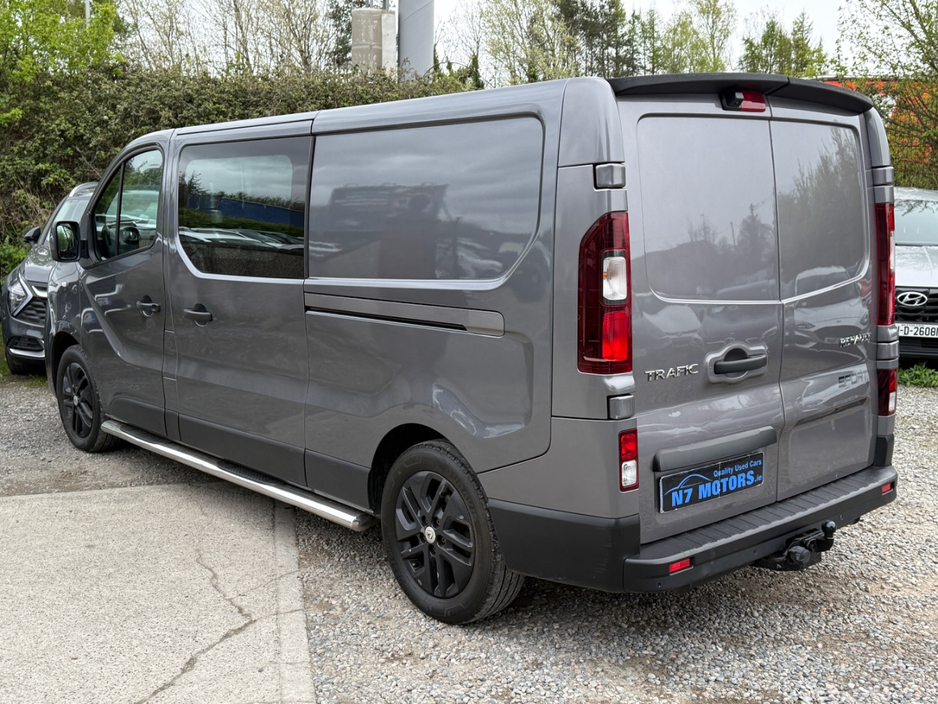 2021 Renault Trafic - image 5