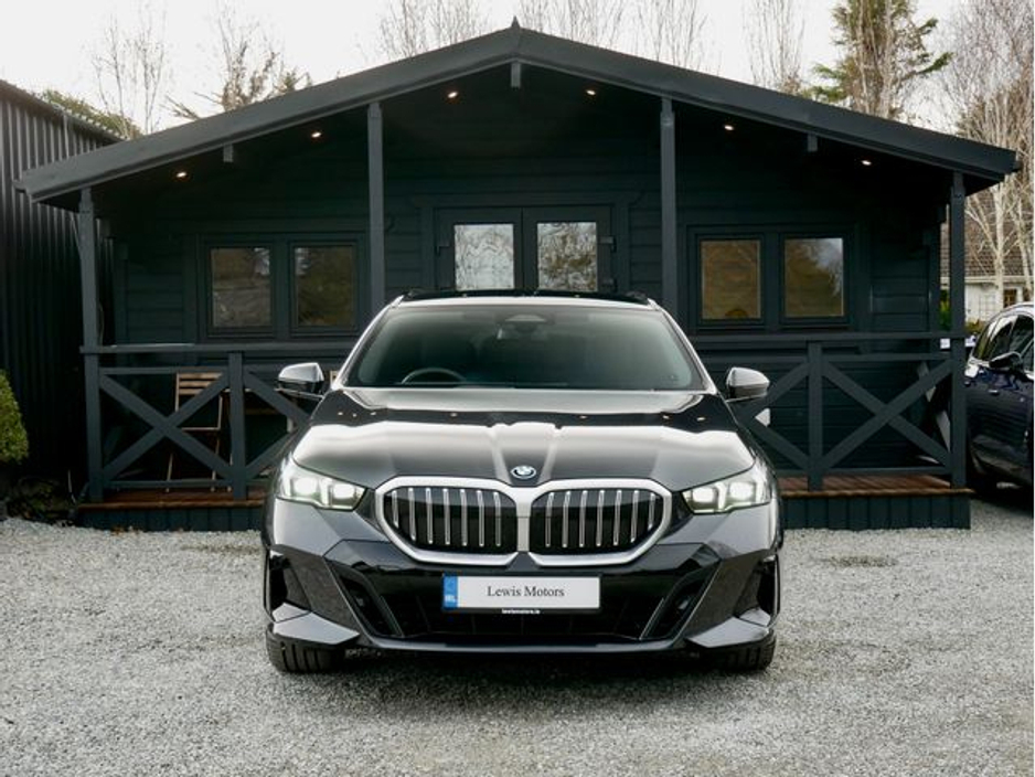 2025 BMW 5 Series - image 2