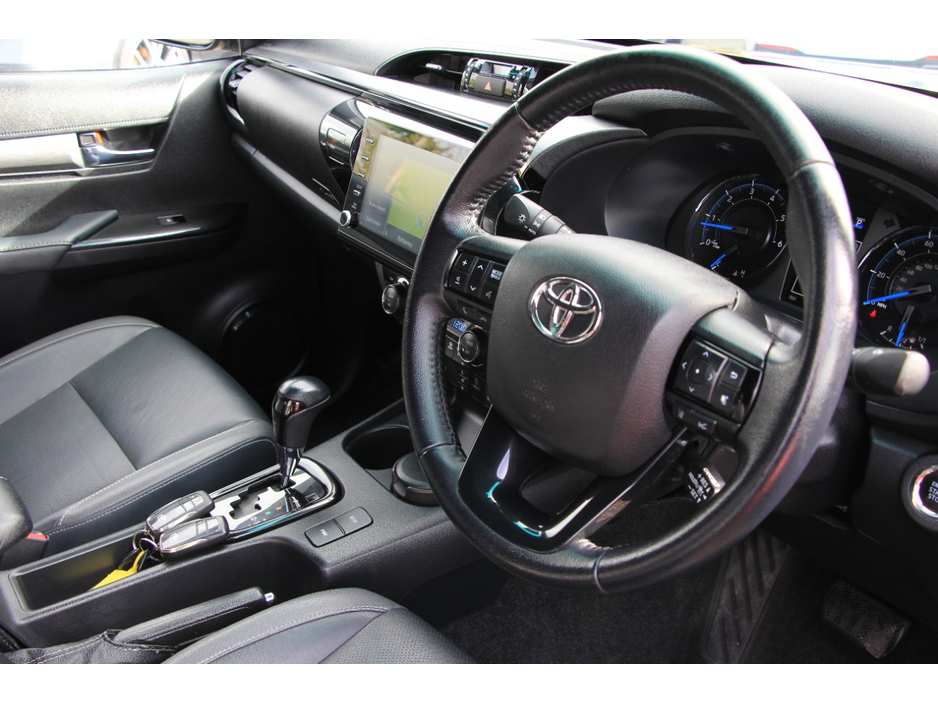 2023 Toyota Hilux - image 3