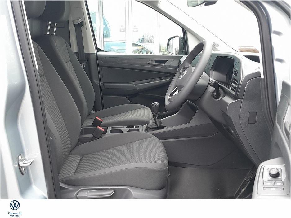 2025 Volkswagen Caddy - image 2