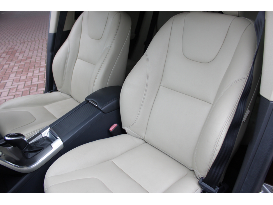 2015 Volvo XC60 - image 21