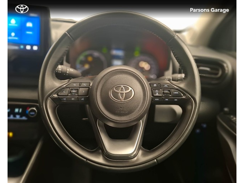 2024 Toyota Yaris - image 8