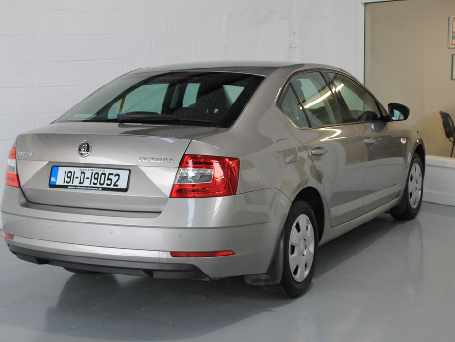 2019 Skoda Octavia - image 6