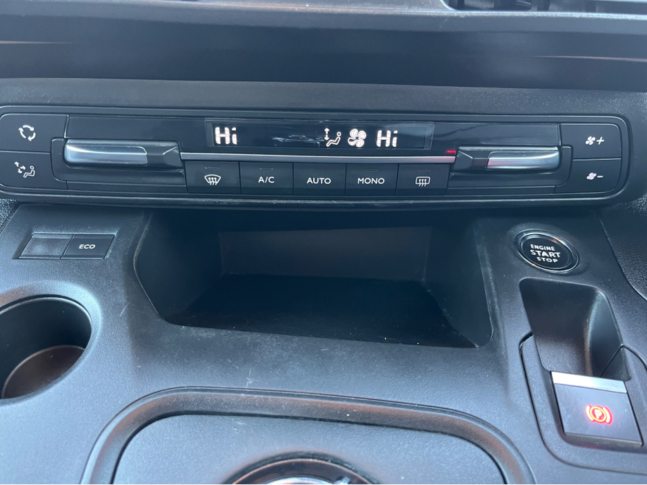 2020 Peugeot Rifter - image 30