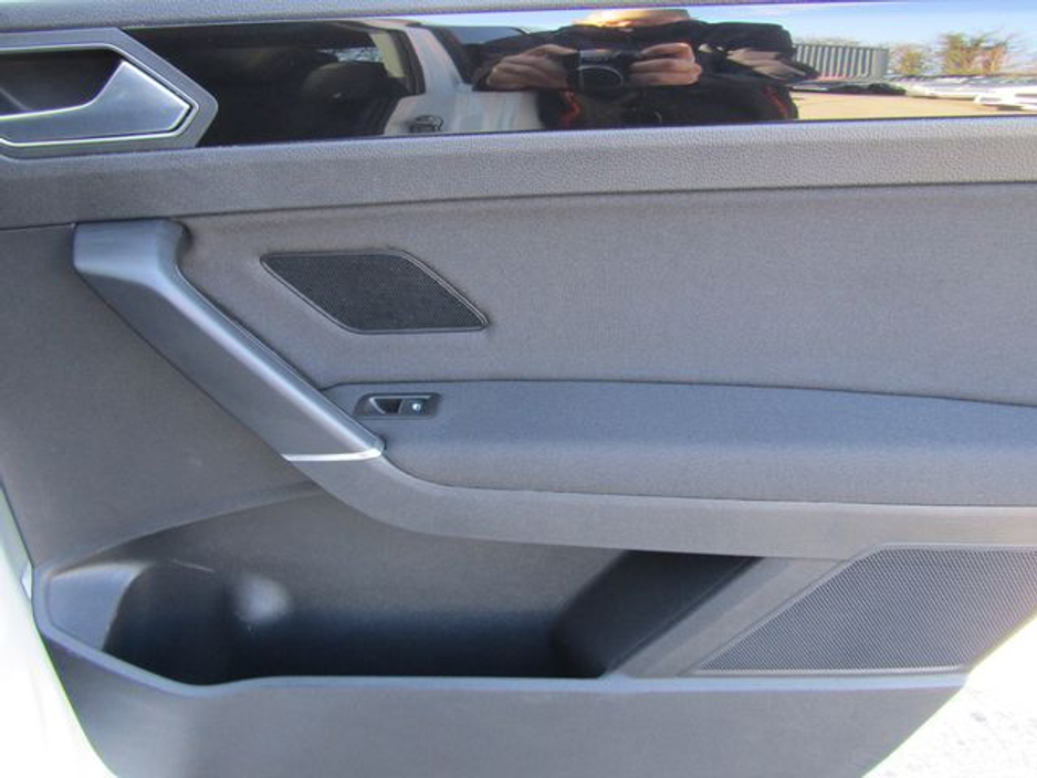 2017 Volkswagen Touran - image 38