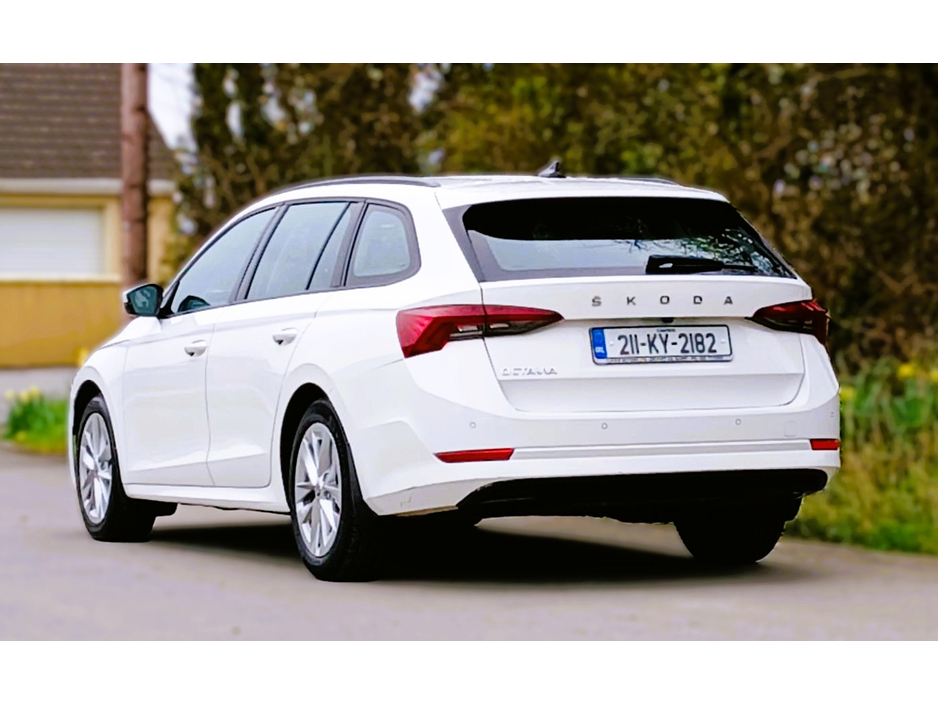2021 Skoda Octavia - image 15