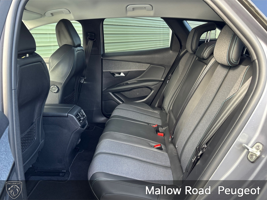 2021 Peugeot 3008 - image 9