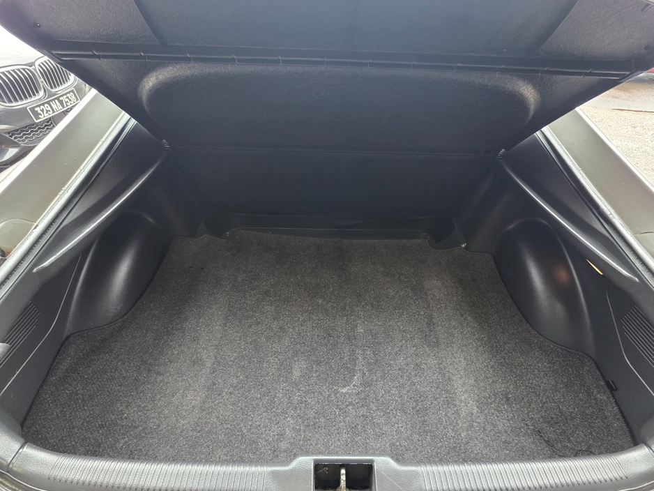 2005 Toyota Celica - image 13