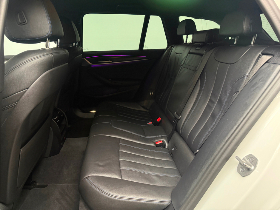 2023 BMW 5 Series - image 12