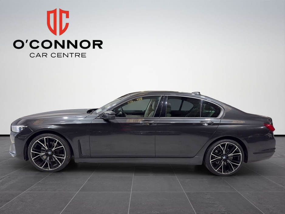 2019 BMW 7 Series - image 3