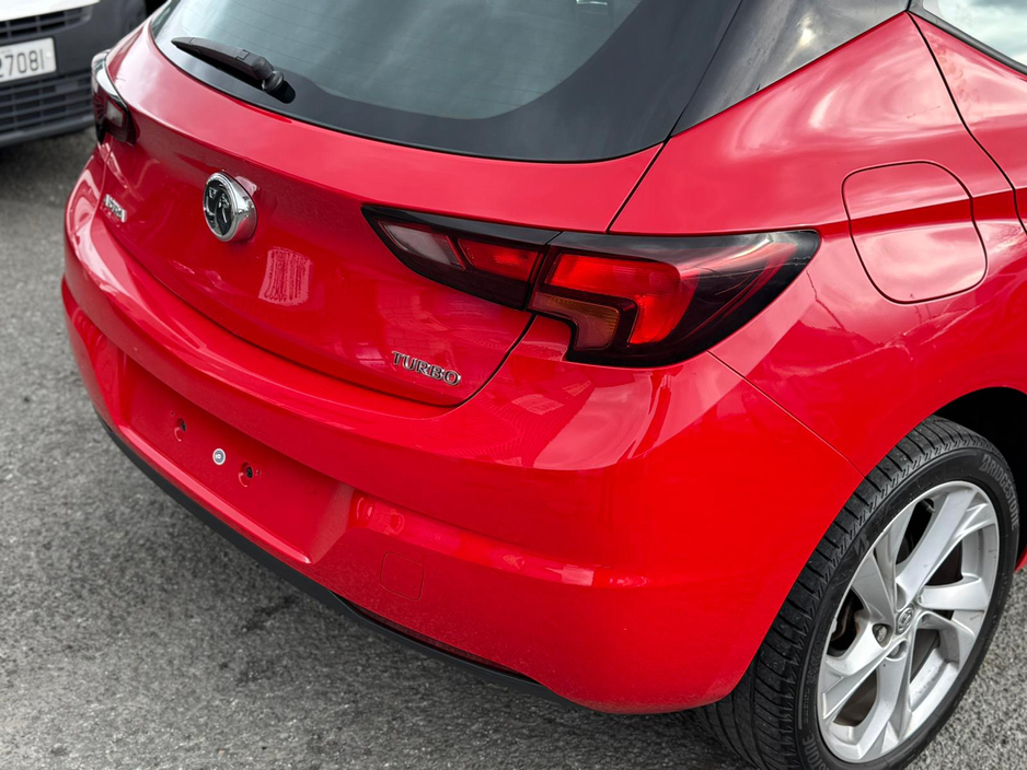 2016 Vauxhall Astra - image 8