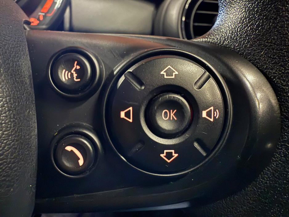 2020 MINI Hatch  €17,900