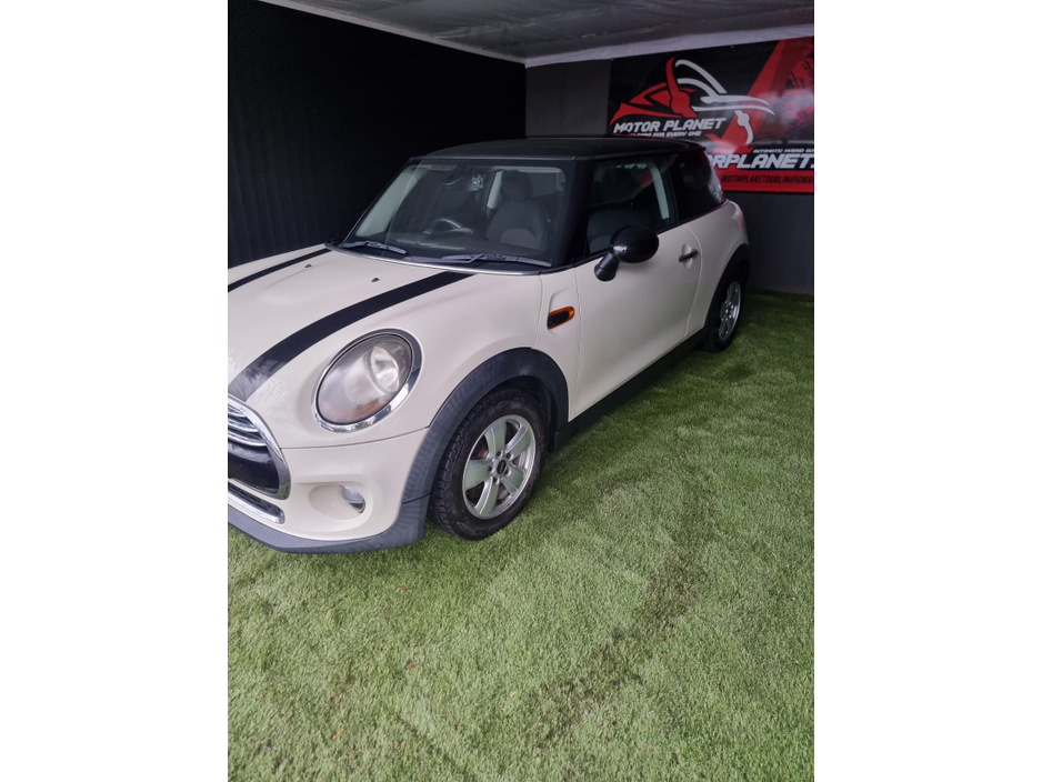 2014 MINI Hatch - image 3