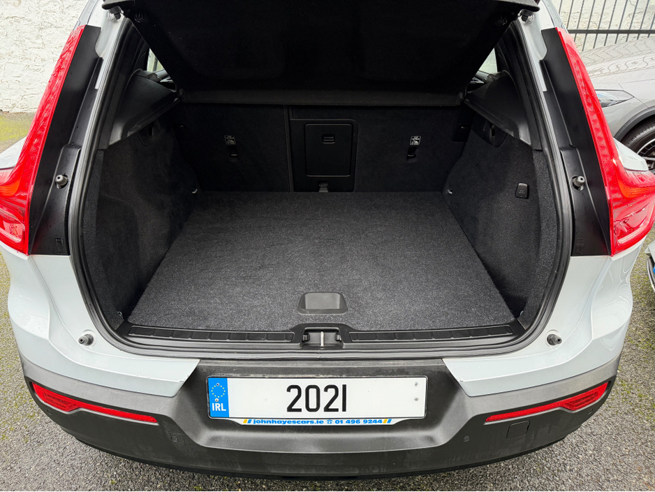 2021 Volvo XC40 - image 23
