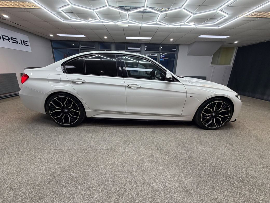 2017 BMW 3 Series - image 10