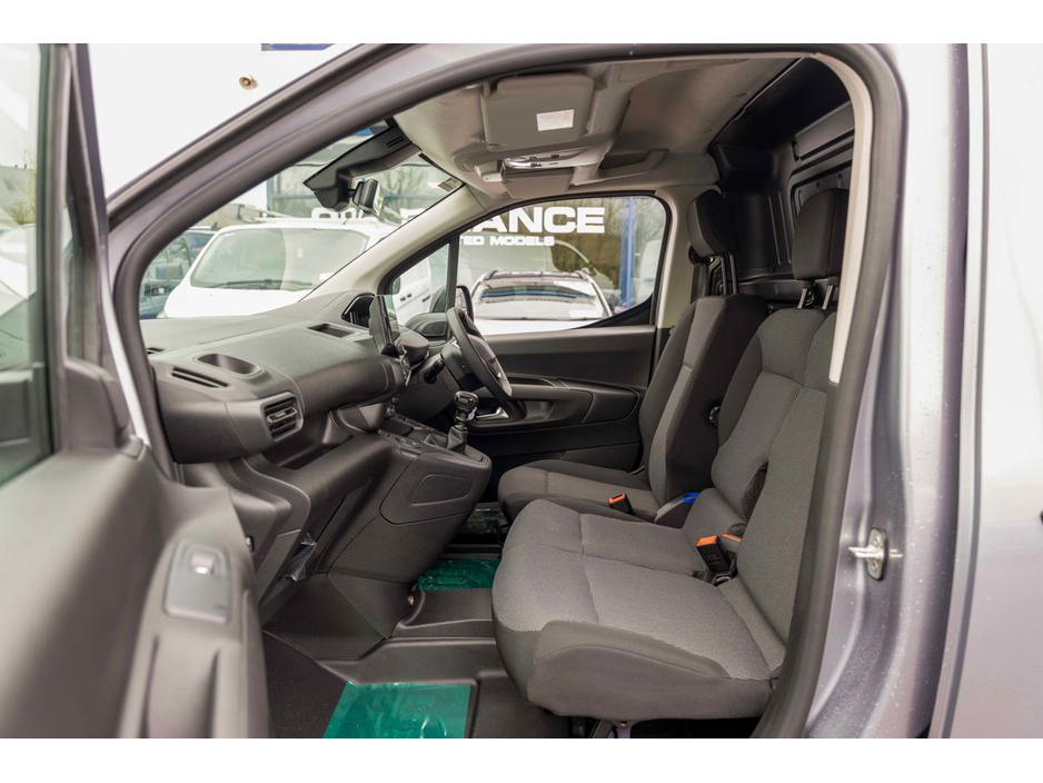 2026 Peugeot Partner - image 17