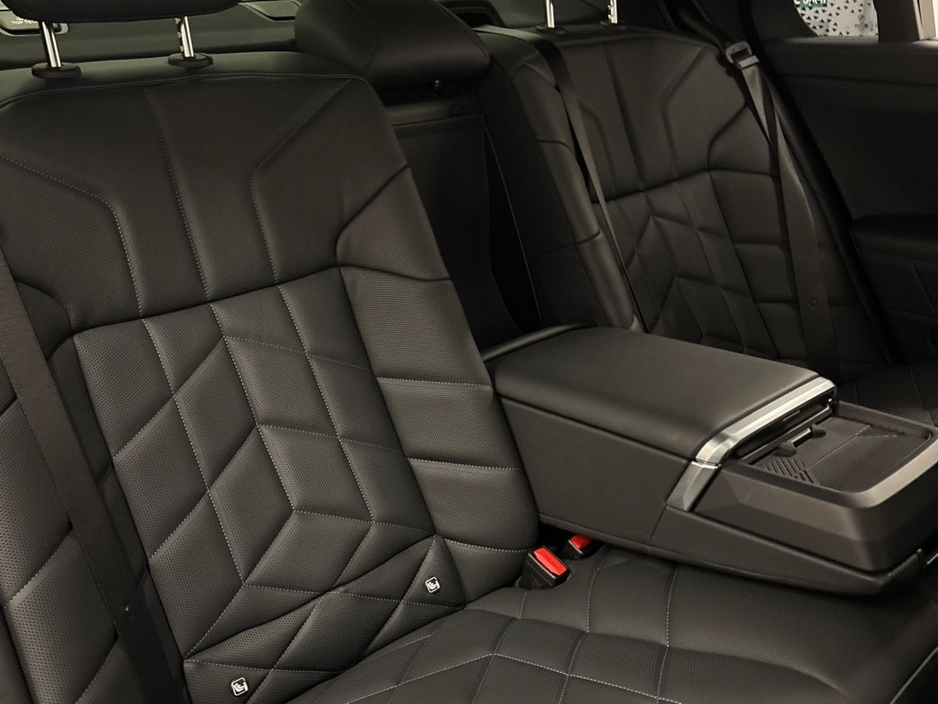 2024 BMW 7 Series - image 11