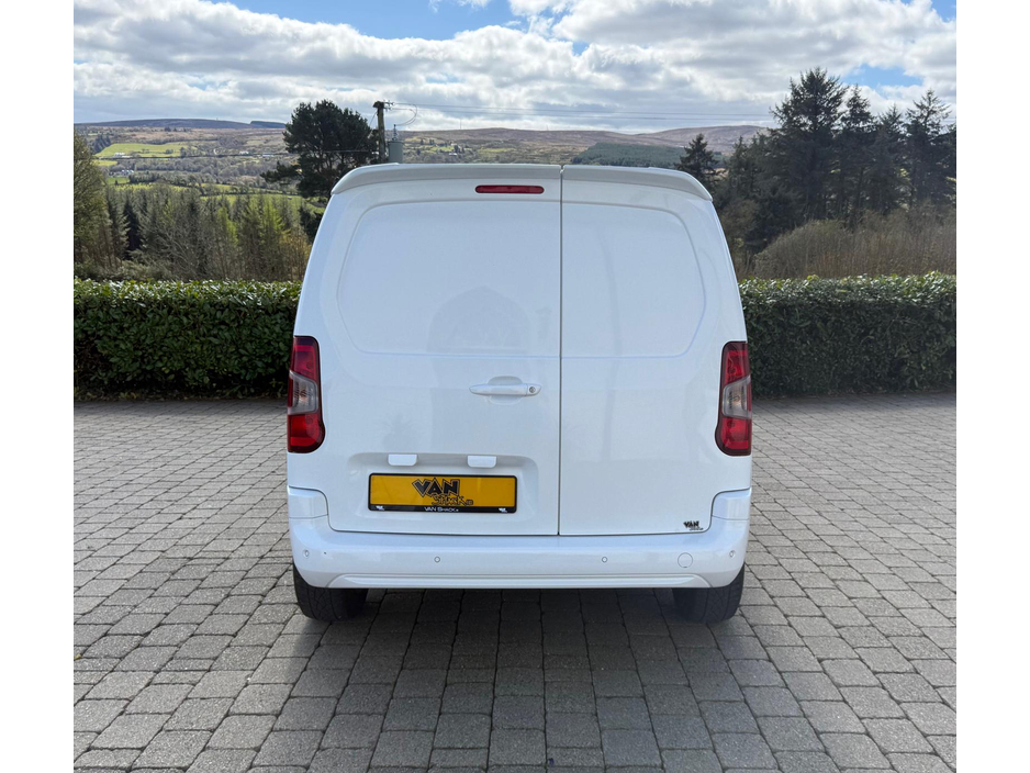 2020 Peugeot Partner - image 6