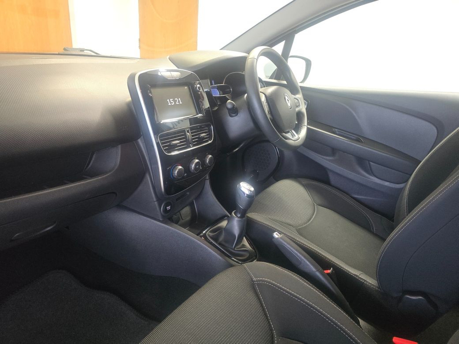 2019 Renault Clio - image 8
