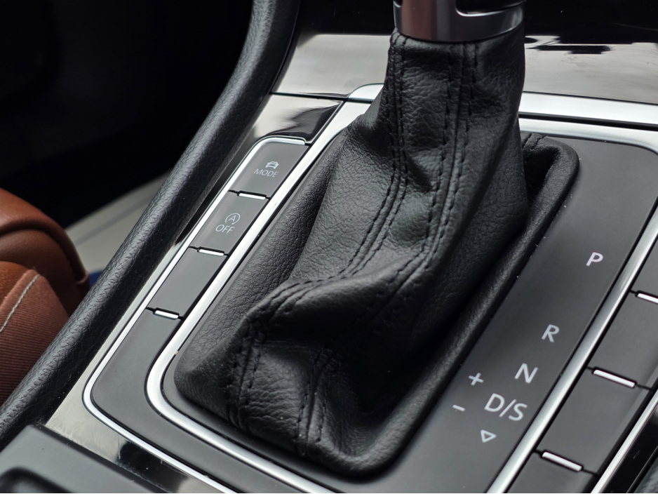 2015 Volkswagen Golf - image 18