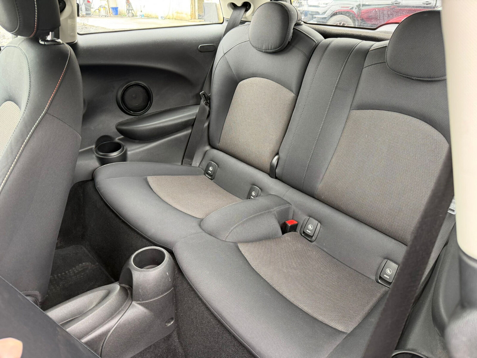 2017 MINI Hatch - image 17