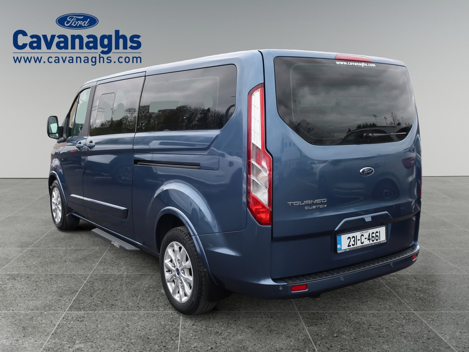 2023 Ford Tourneo - image 3