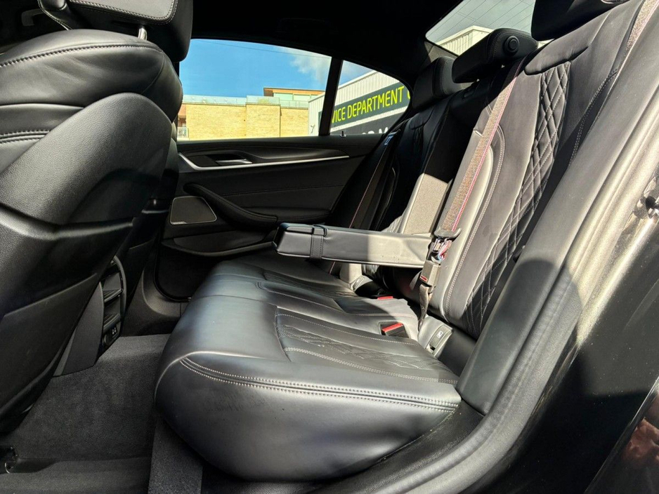 2023 BMW 5 Series - image 10