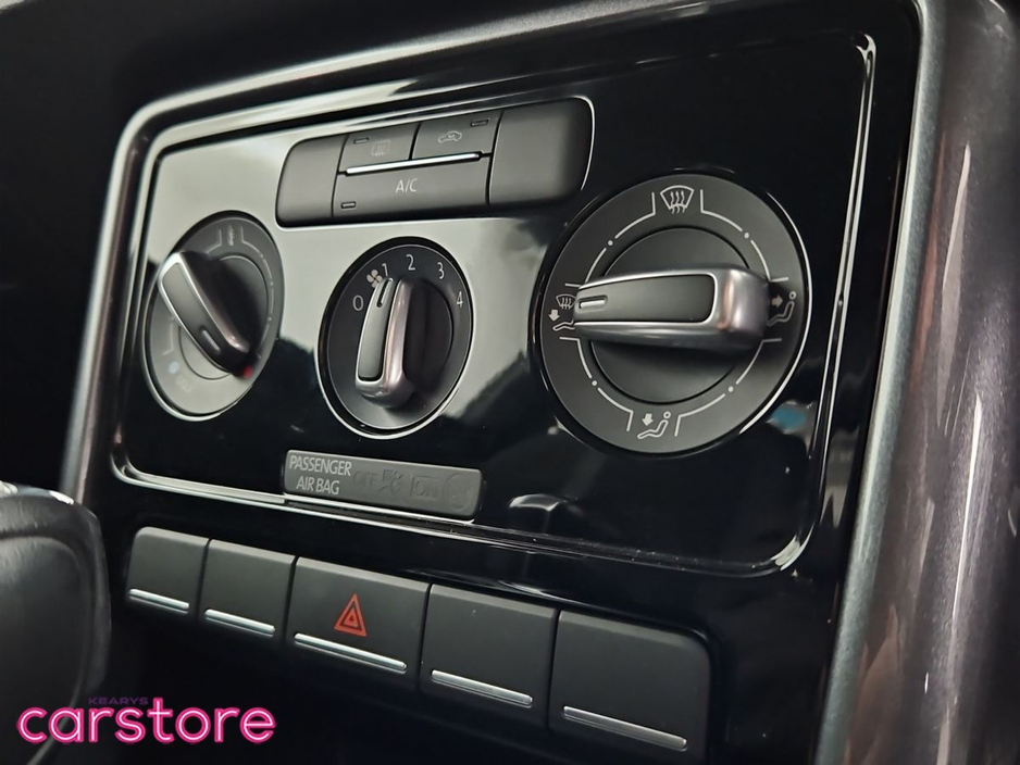 2017 Volkswagen Beetle - image 19