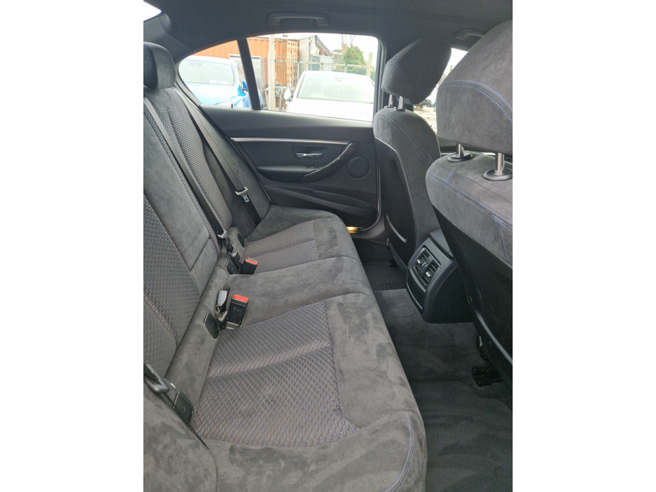 2018 BMW 3 Series - image 16