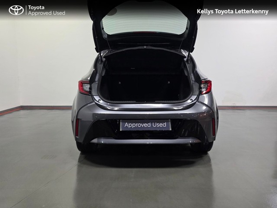 2025 Toyota Corolla - image 10