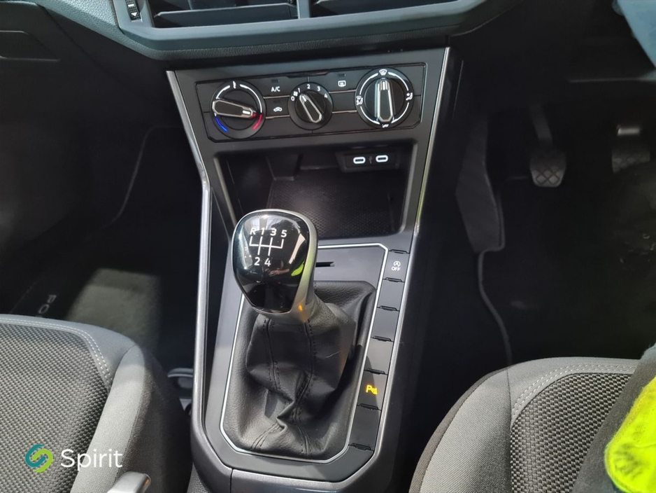 2023 Volkswagen Polo - image 12