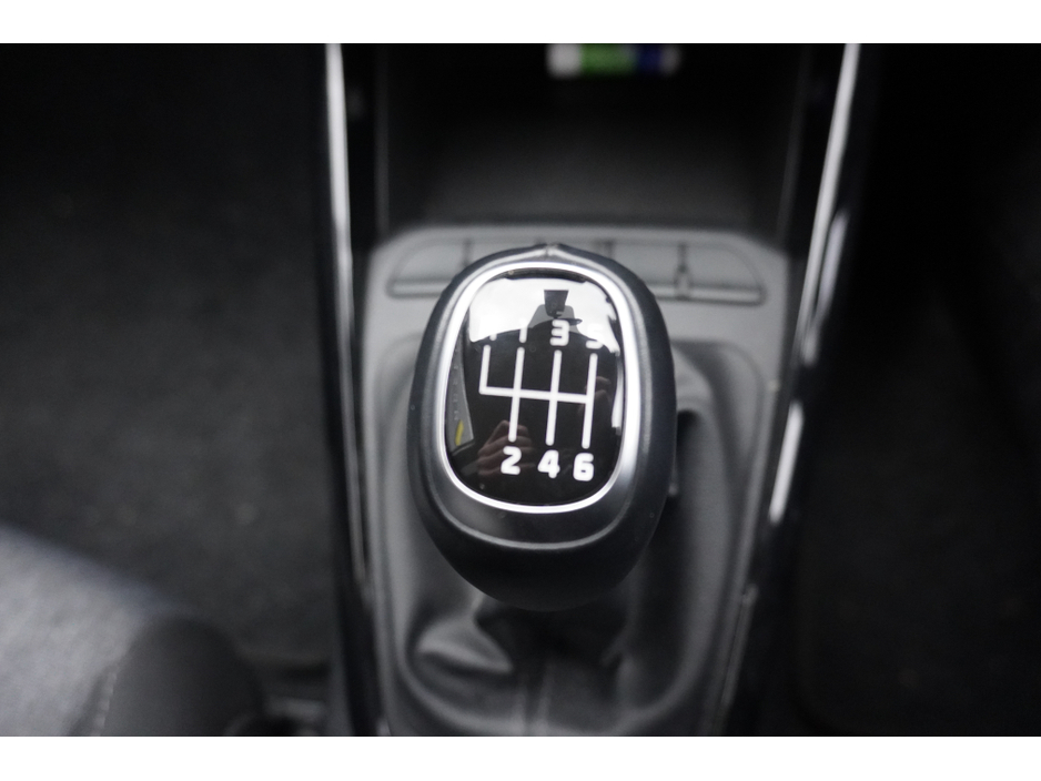 2024 Kia Stonic - image 10