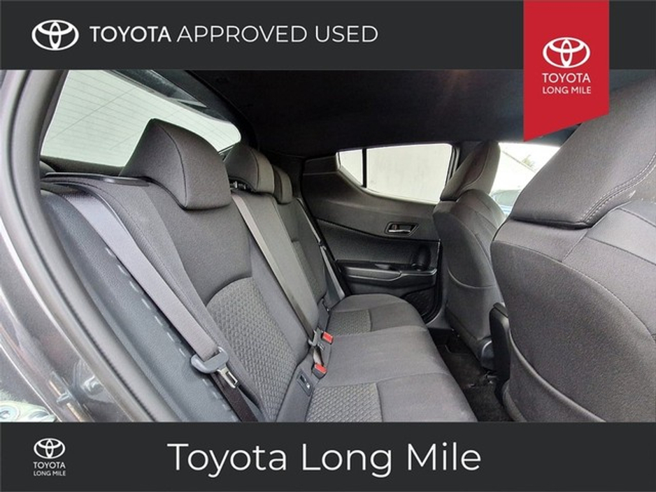 2022 Toyota C-HR - image 5