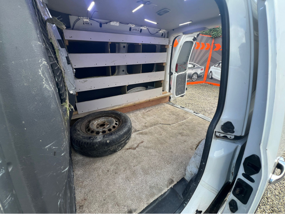 2013 Volkswagen Caddy - image 7